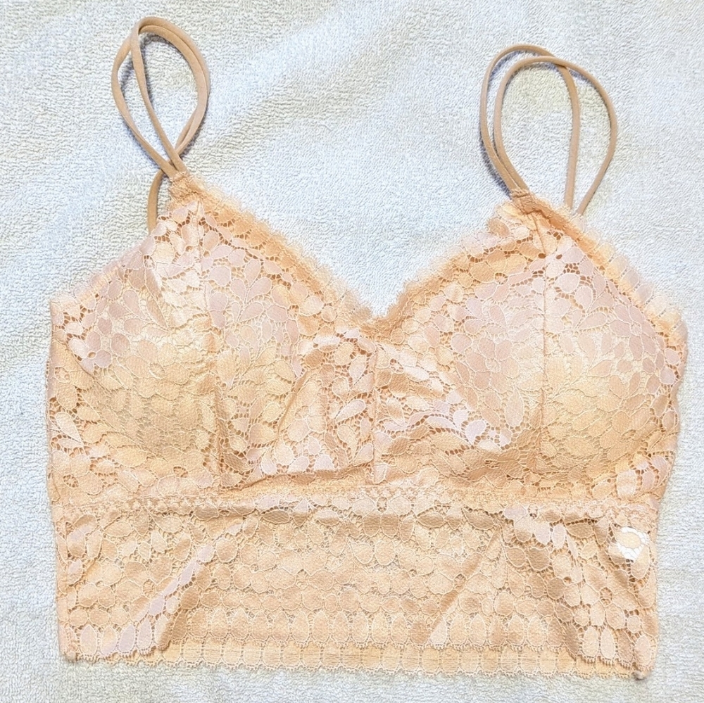BNWT size medium crop top/bra, nude colour, super cute